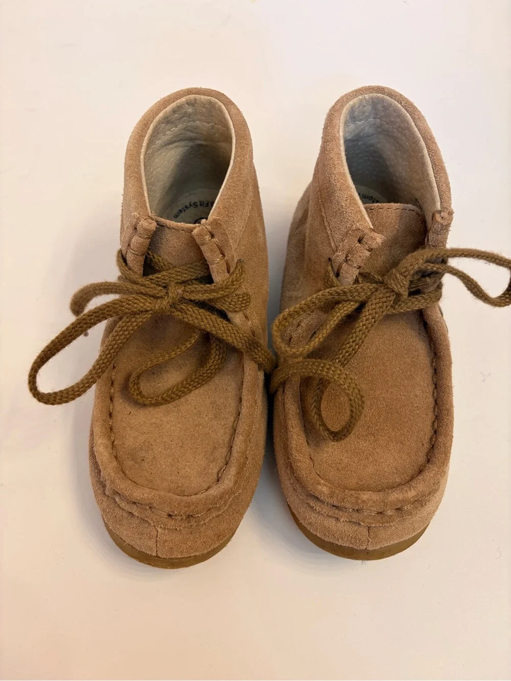 Footmates Wally 9104 in Dirty Buck Suede, Little Kid’s 9.5. Leather Moc Lace Up.